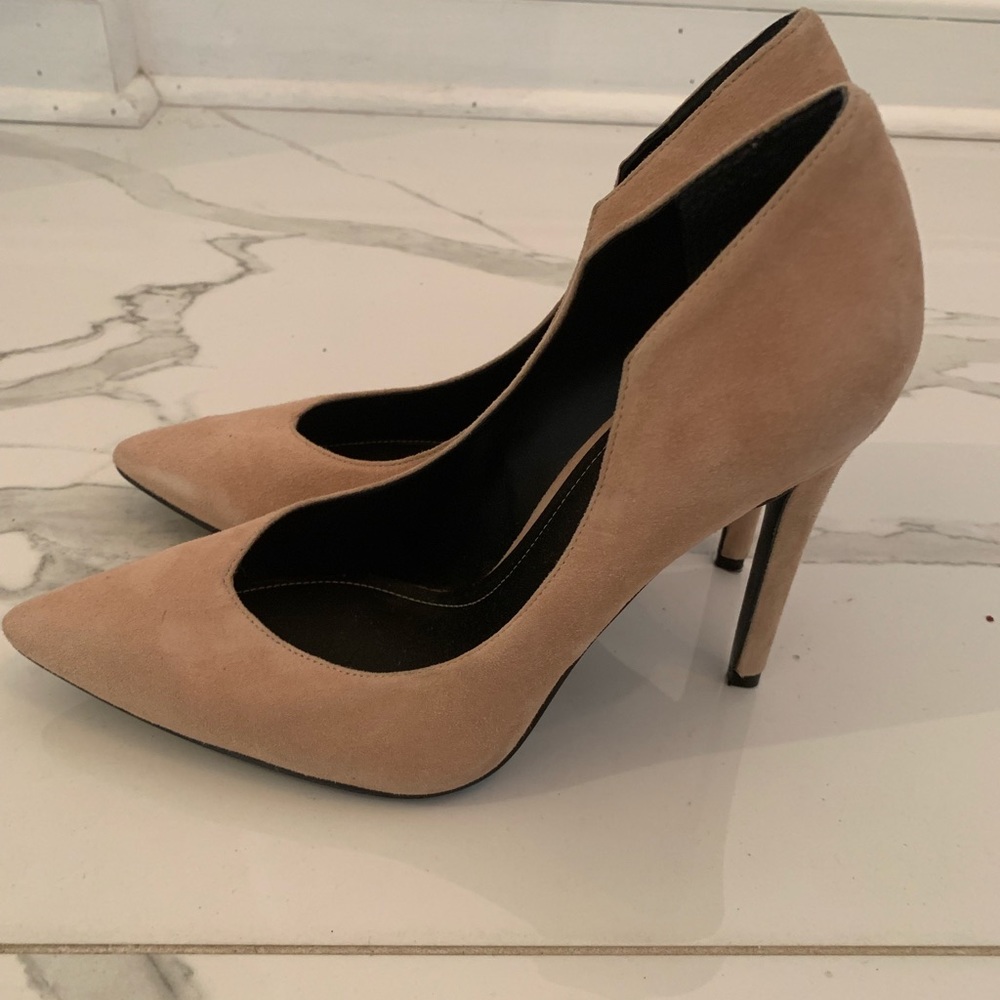 Kendall+Kylie blush color high heels🔥🔥🔥